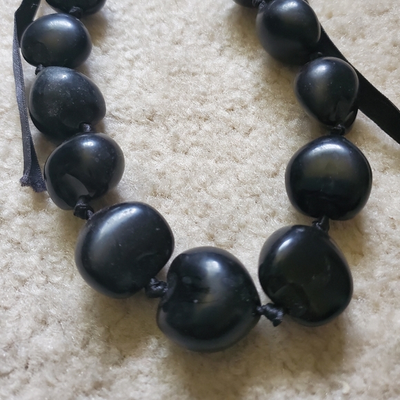FINAL PRICE Black macadamia necklace - Picture 2 of 2